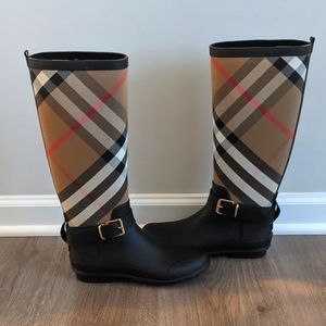 NWT Burberry Rainboots